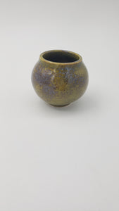 Small round planter in grass green