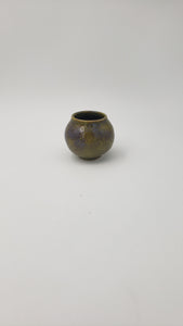 Small round planter in grass green